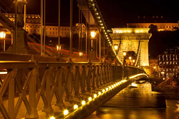 A híres Lánchíd, Budapest, Magyarország. — Stock Fotó