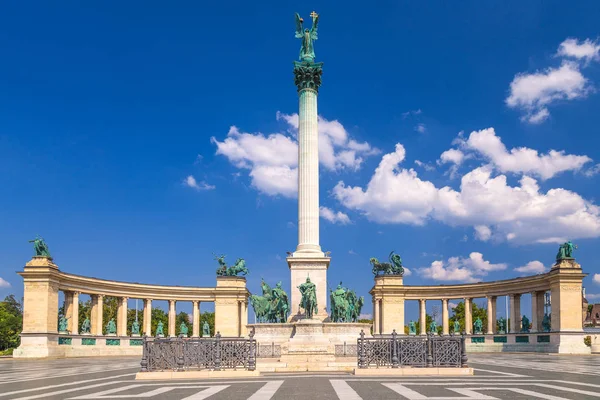 Heroes 'Square, uma das principais praças de Budapeste, Hungria . — Fotografia de Stock