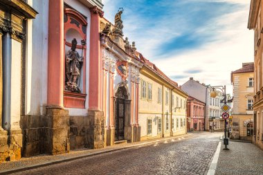 Kutna Hora, Çek Cumhuriyeti, Avrupa 'da Nepomuk Kilisesi' nin bulunduğu sokak..