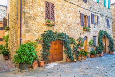 Pienza 'da eski bir evi olan bir sokak, Siena' da bir kasaba, Toskana, İtalya, Avrupa 'da Val d' Orcia 'da..