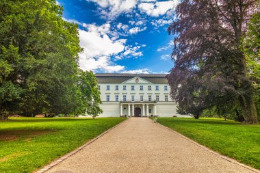 Hradec nad Moravici kasabasındaki beyaz kale, Çek Cumhuriyeti, Avrupa.