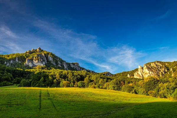 Paysage Montagneux Avec Des Pics Rocheux Arrière Plan Coucher Soleil — Photo