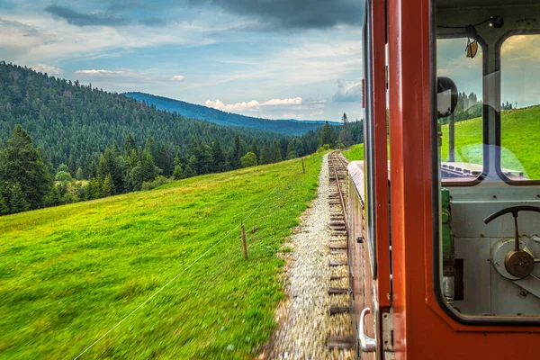 通过森林铁路火车头看到的山区景观 斯洛伐克 — 图库照片