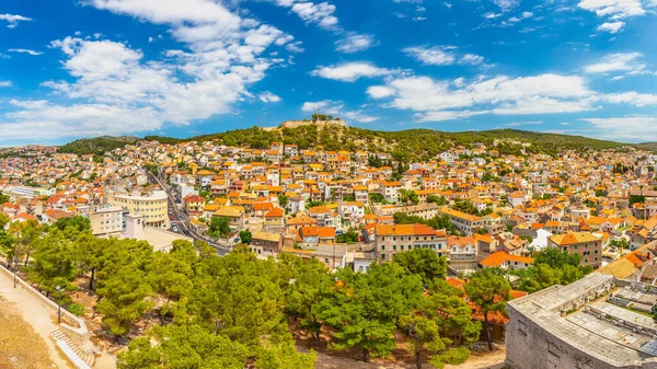 Sibenik的城市天际线与Barone要塞 一座位于克罗地亚亚得里亚海达尔马提亚海岸的古镇 位于欧洲 — 图库照片