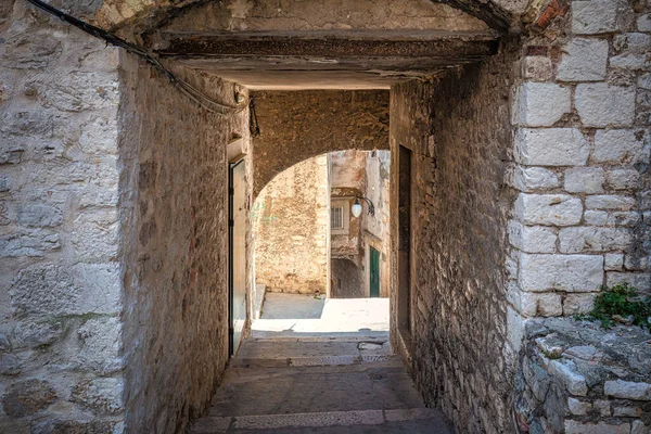 Straße Mit Historischer Architektur Sibenik Eine Antike Stadt Der Dalmatinischen — Stockfoto