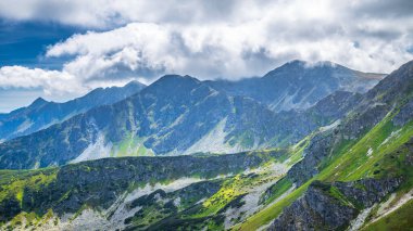 Tatra Ulusal Parkı 'nın Rohace bölgesindeki dağ manzarası, Slovakya, Avrupa.
