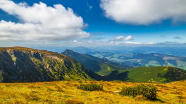 Tatra Ulusal Parkı 'nın Rohace bölgesindeki dağ manzarası, Slovakya, Avrupa.
