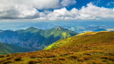 Batı Tatras, Tatra Ulusal Parkı, Slovakya, Avrupa 'daki Sivy Vrch tepeli dağ manzarası