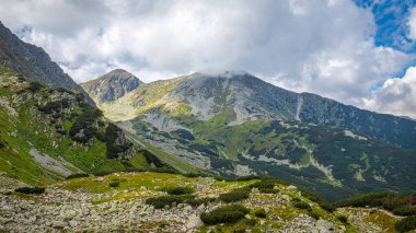 Tatra Ulusal Parkı 'nın Rohace bölgesindeki dağ manzarası, Slovakya, Avrupa.