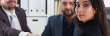 mutlu Genç İşadamları office sıkışalım birbirleri ile toplantı var