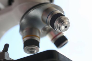 Arka plan baş mikroskobunun