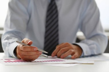 El işadamı doldurma ve imzalama ile takım