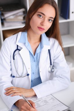 Kadın doktor tutun tutun kol gümüş kalem