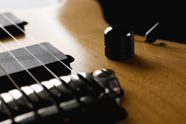 Gül ağacı boyun ile klasik şekli ahşap elektro gitar