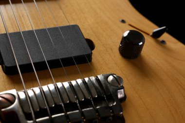 Gül ağacı boyun ile klasik şekli ahşap elektro gitar