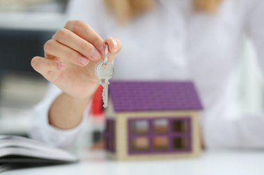 El el kilit taşıyan