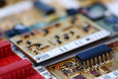 Bir çalışan bilgisayar tamir servisi