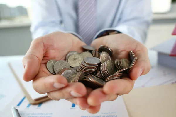 Mano de hombre de negocios poniendo dinero pin —  Fotos de Stock