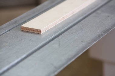 Bir satır yukarı arka planda yalan ahşap çubukları