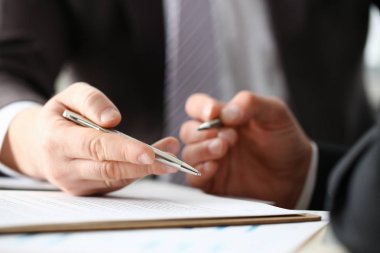 Erkek kol takım elbise ve kravat kısaltıldı formu doldur