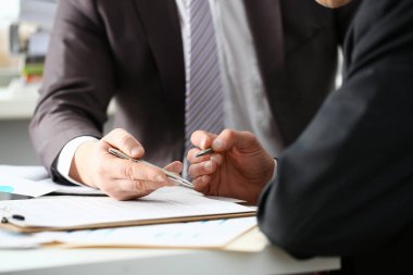 Erkek kol takım elbise ve kravat kısaltıldı formu doldur