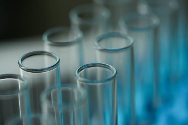 Sıvı çözüm potasyum tüp cam taşmaları