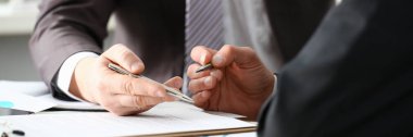 Erkek kol takım elbise ve kravat kısaltıldı formu doldur