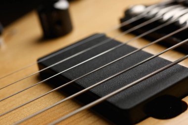 Gül ağacı boyun ile klasik şekli ahşap elektro gitar