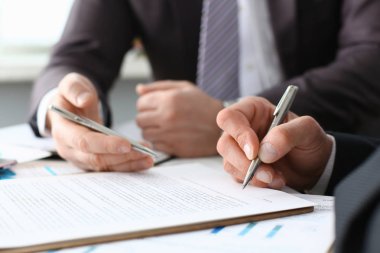 Erkek kol takım elbise ve kravat kısaltıldı formu doldur