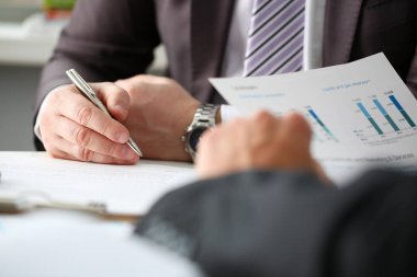 Erkek kol takım elbise ve kravat kısaltıldı formu doldur