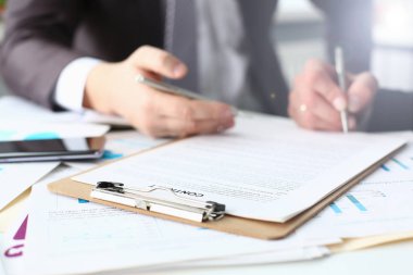 Erkek kol takım elbise ve kravat kısaltıldı formu doldur