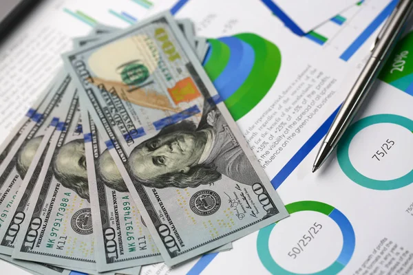 Gümüş kalem Resepsiyon nakit dolar araziler üzerinde yalan