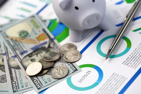 Gümüş kalem Resepsiyon nakit dolar araziler üzerinde yalan