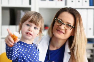 Küçük çocuk Hastanesi ofiste denetlenir