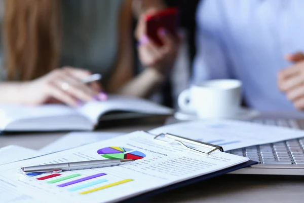 Businessmen meet in cafe discuss documents — Stock Photo, Image