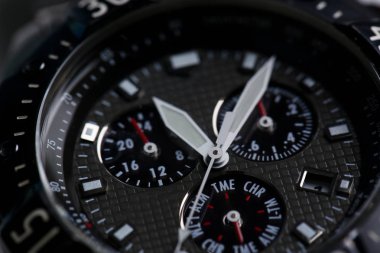 Şık modern kol iş saati