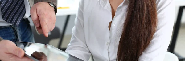 Beautiful brunette woman use tablet pc in office portrait — Stock Photo, Image