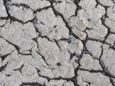 Eski kırık asfalt closeup arka plan üzerinde beyaz boya