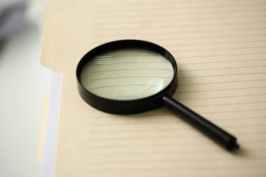 Sigorta klasör 404 hata sayfası closeup bulunamadı yayılan sarı siyah okuma camdır.