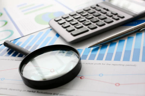 Calculadora de plata con teclado gris está mintiendo — Foto de Stock