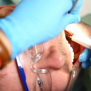 Mavi koruyucu eldiven El