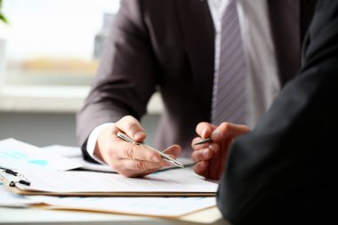 Erkek kol takım elbise ve kravat kısaltıldı formu doldur
