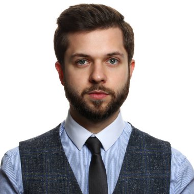 Esmer beyaz kişi yakışıklı gülümseyen yetişkin sakallı