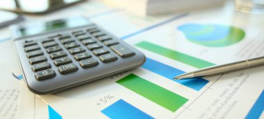 Mali istatistikleri belgeler, ofis masa portre kalem infographics numara. İç Revenue Service Müfettiş toplam onay soruşturma Döviz piyasası kazanç tasarruf kredi ve kredi kavramı