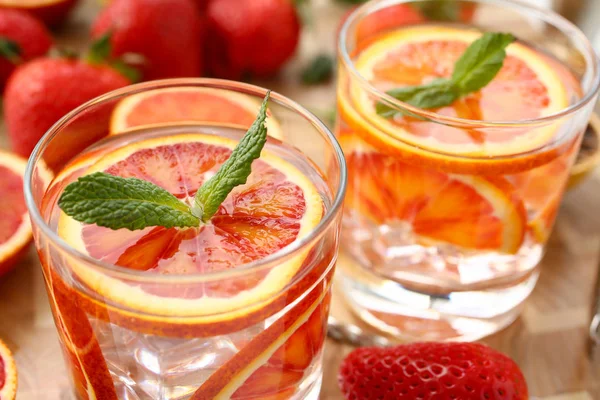 Rote Orangenpunsch hausgemachte Cocktail Nahaufnahme — Stockfoto