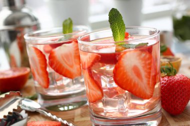 Çilek yumruk ev kokteyl closeup yapılan