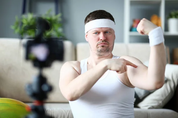 Begreppet Stout manliga Fitness instruktör — Stockfoto