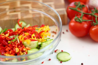 Çiğ Sağlıklı Doğranmış Sebze Salatası İçeriği