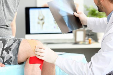 Hasta tutan hasta ile xray shot reçeteleme tedavisi