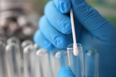 Adli tıp uzmanı ceza yı yürütüyor